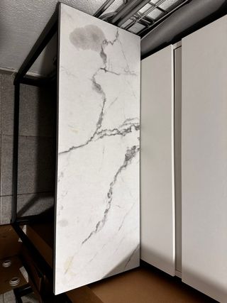 Tavolo da ingresso in marmo e metallo