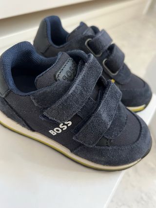 Zapatos BOSS niño azul y amarillo talla 21