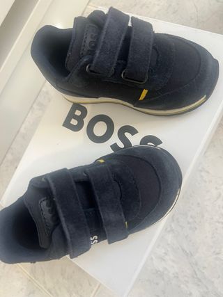 Zapatos BOSS niño azul y amarillo talla 21