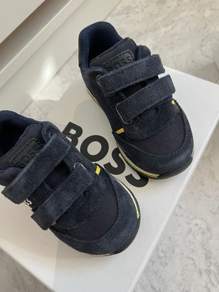 Zapatos BOSS niño azul y amarillo talla 21