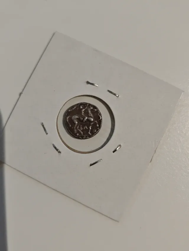 Moneda griega de plata antigua