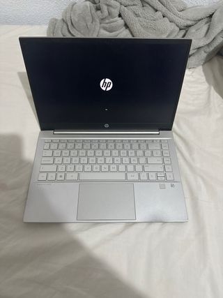HP Pavilion 14 2022 Plata