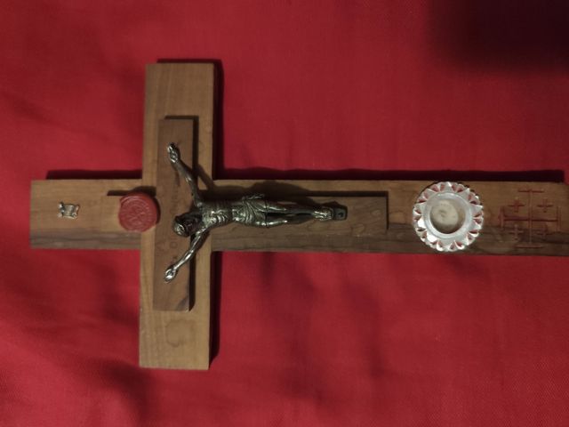 Crucifijo con reliquia Gólgota