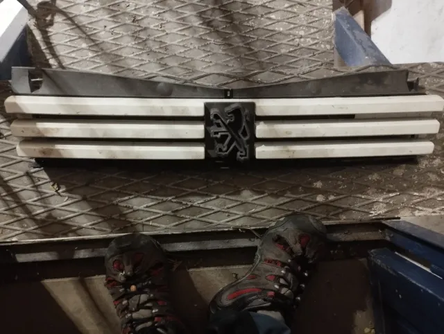 Rejilla Delantera Peugeot 205 Original