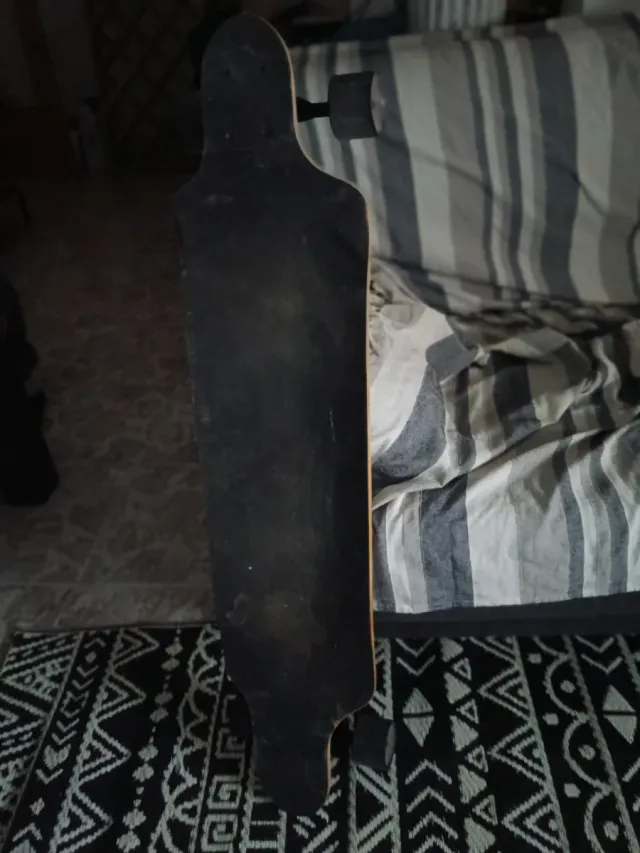 Monopatín Longboard Diseño Calavera