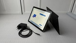 Microsoft Surface Go 2 Portátil + Teclado