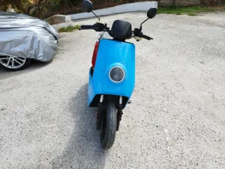 Scooter Eléctrica 49cc Roja el azul es vinilo