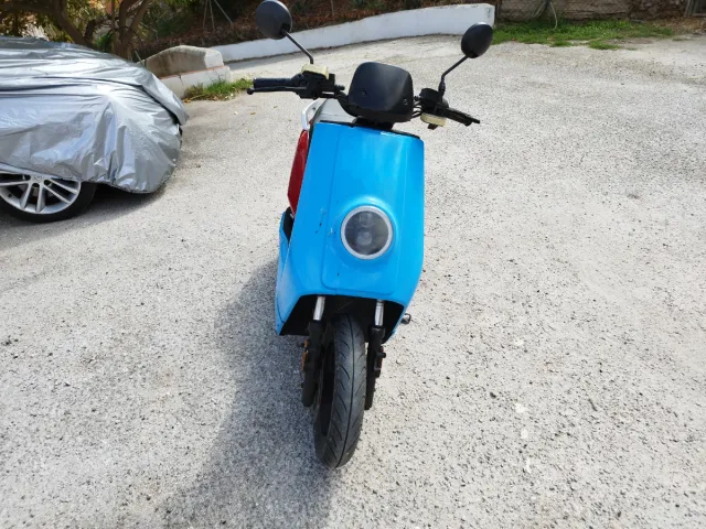 Scooter Eléctrica 49cc Roja el azul es vinilo