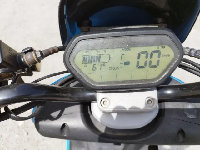 Scooter Eléctrica 49cc Roja el azul es vinilo