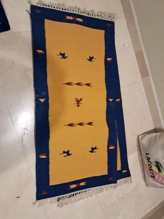 Alfombra verde con perros salchicha