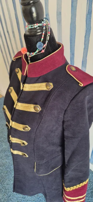 Chaqueta militar Zara azul y dorada M