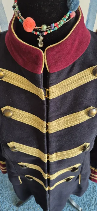 Chaqueta militar Zara azul y dorada M