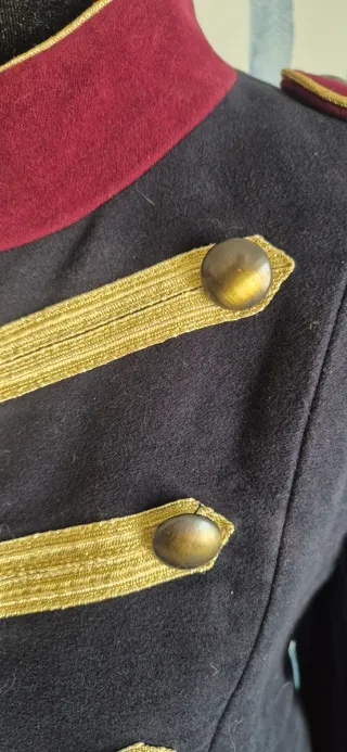 Chaqueta militar Zara azul y dorada M