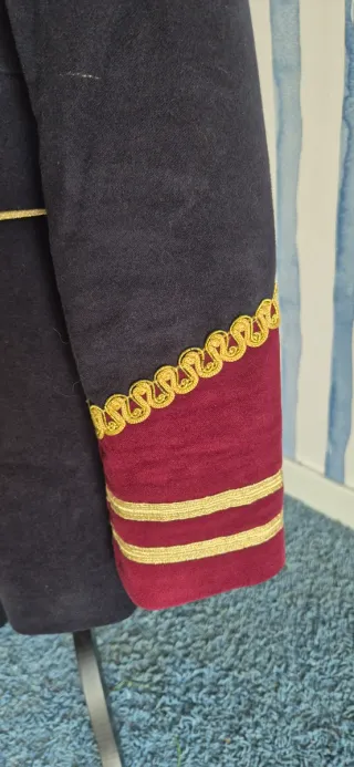 Chaqueta militar Zara azul y dorada M