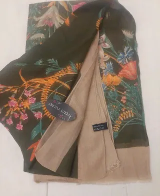 Fular de flores nuevo