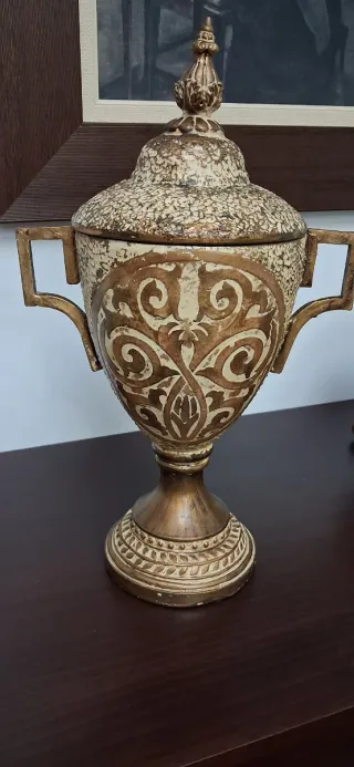 Juego de 2 adornos de cerámica y metal