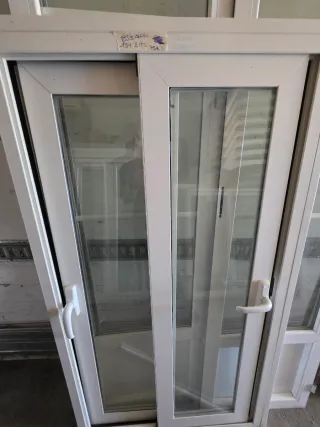 Ventanas de aluminio blancas y algunas pvc ..