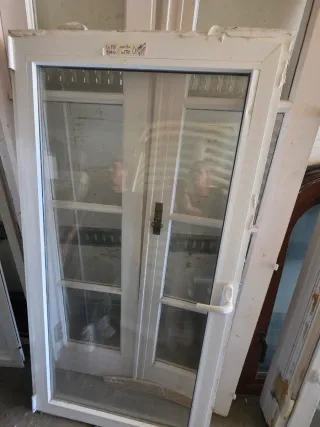 Ventanas de aluminio blancas y algunas pvc ..