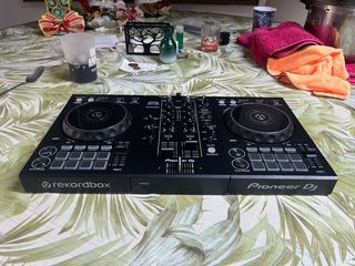 Controladora DJ Pioneer DDJ-400 Negra