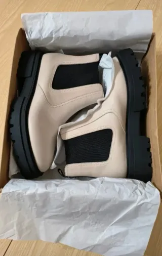 Stivali Steve Madden Pelle Beige/Nero Tg 39