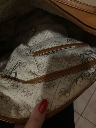 Borsa a mano Guess marrone