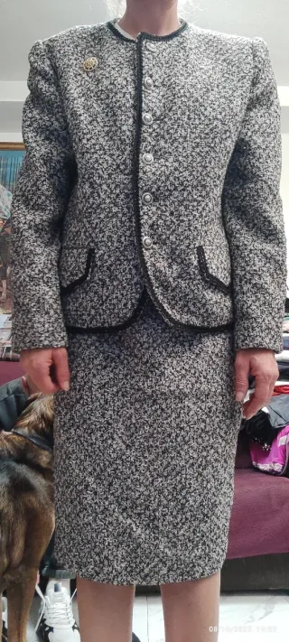 Conjunto de chaqueta y falda azul