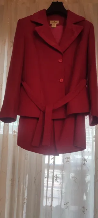 Conjunto de chaqueta y falda azul