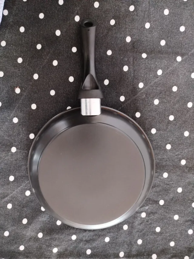 Padella antiaderente nera