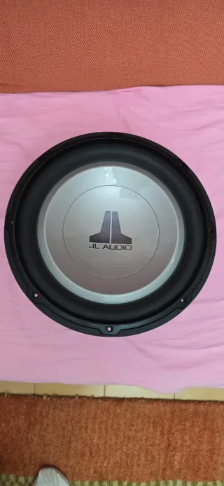 Subwoofer JL Audio 12W1V2-4 con cajón