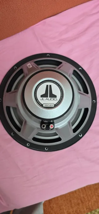 Subwoofer JL Audio 12W1V2-4 con cajón