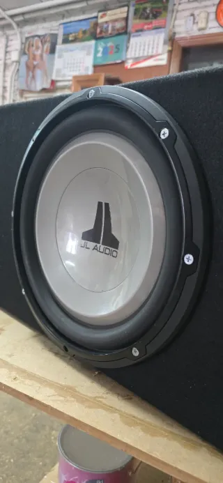 Subwoofer JL Audio 12W1V2-4 con cajón