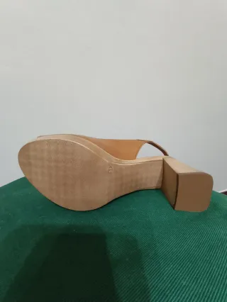 Sandalias tacón ancho beige/marrón