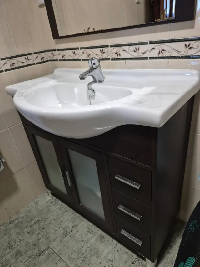 Mueble de baño. Regalo espejo