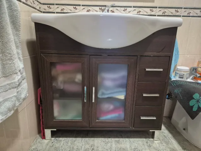 Mueble de baño. Regalo espejo
