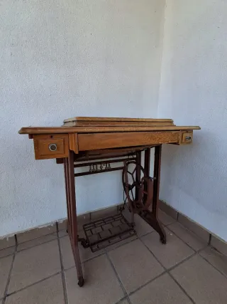 Máquina de coser antigua Alfa