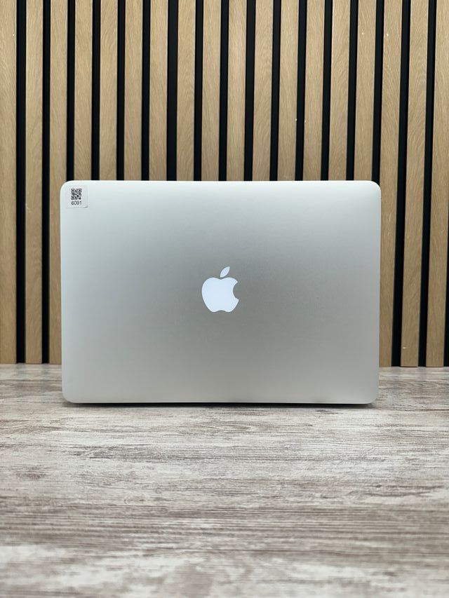 MacBook Air 13" 2015 i7 8gb 256gb SSD