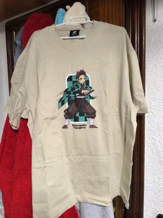 Camiseta Bershka Kimetsu no Yaiba Talla L