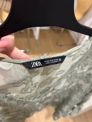 Camisa Zara verde con bordados