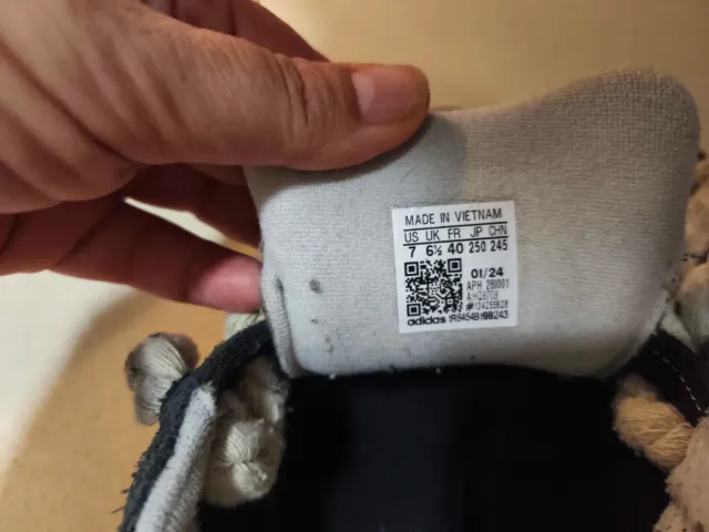 Adidas Campus. Negras. Cordones Gruesos