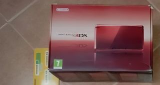 Nintendo 3DS Roja con Caja y Manuales