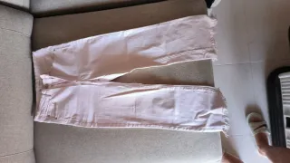 Pantalones vaqueros rosas deshilachados