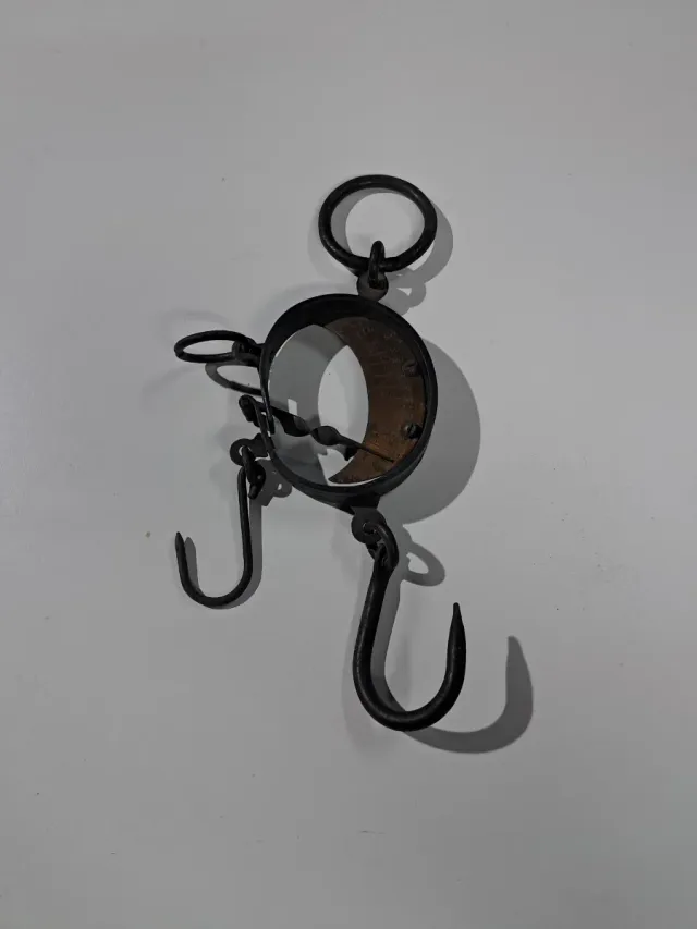 Bilancia antica mezzaluna