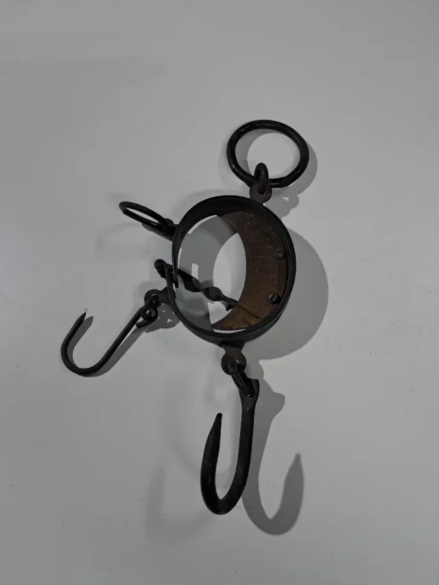 Bilancia antica mezzaluna