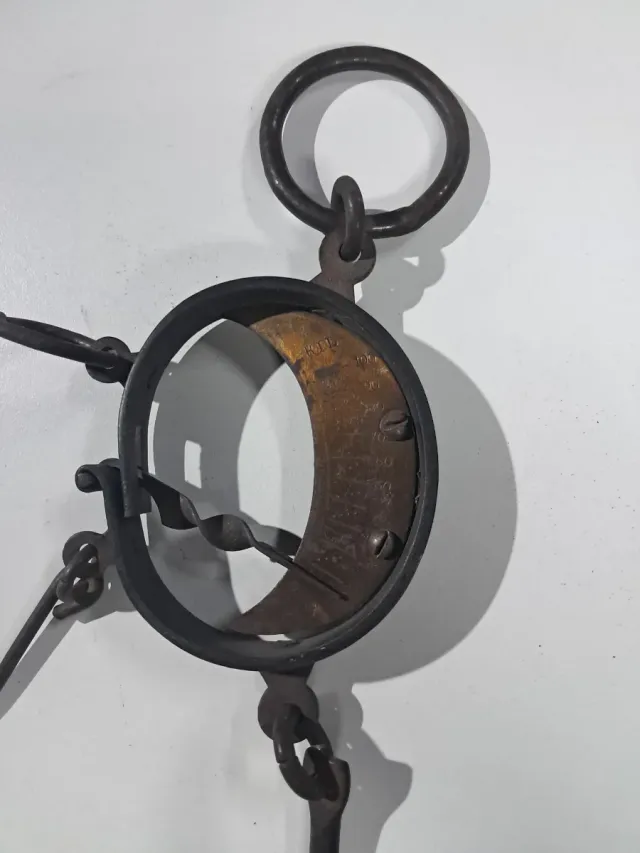 Bilancia antica mezzaluna