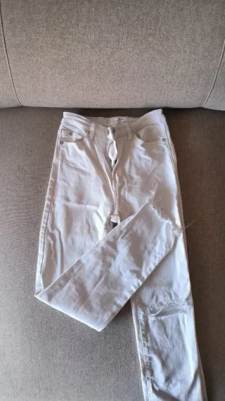 Pantalones vaqueros blancos rotos