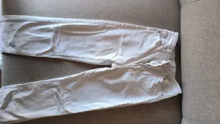Pantalones vaqueros blancos rotos