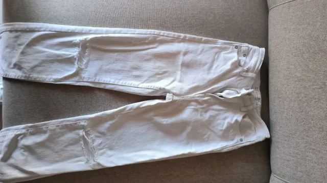 Pantalones vaqueros blancos rotos