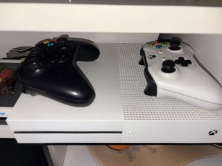 Xbox One S Blanca y Negra