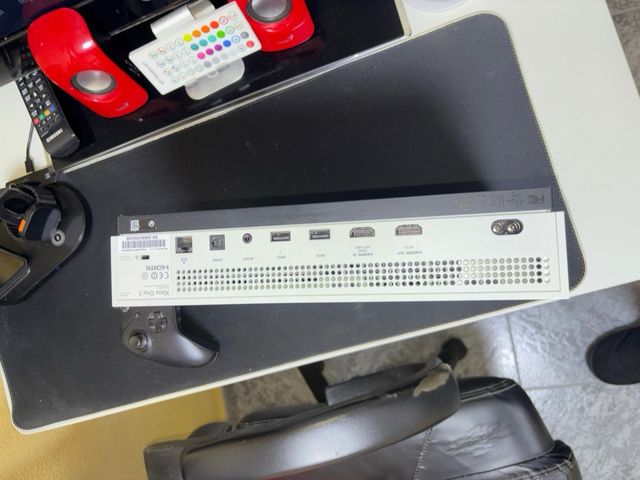 Xbox One S Blanca y Negra