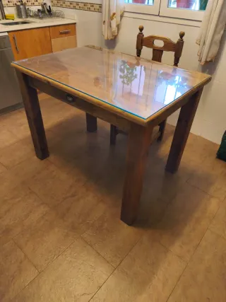 Mesa rústica pino tapa cristal